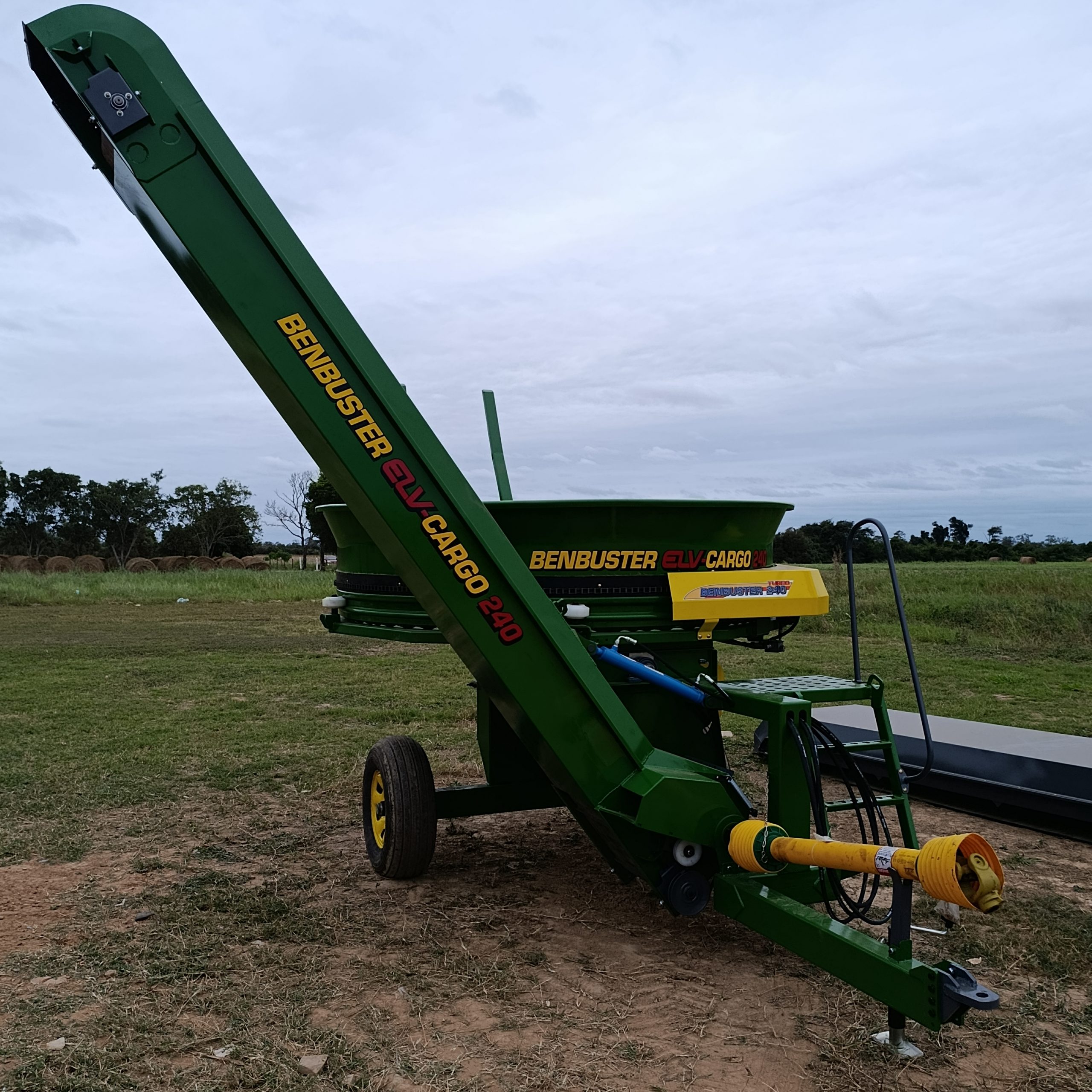 Magnus cargo Autocargable – Descarga mediante banda transportadora